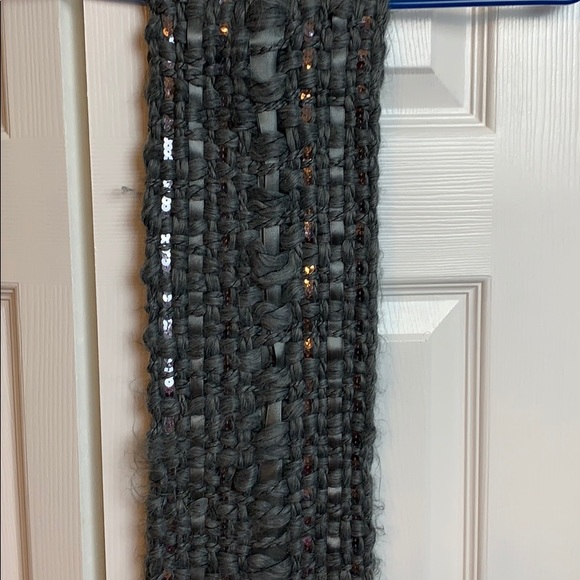 Knitted scarf - Picture 2 of 4